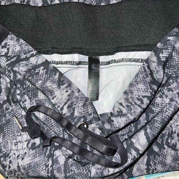 Kyodan Snakeskin Print Joggers Women L Grey Black Activewear Drawstring Pants - Picture 5 of 8